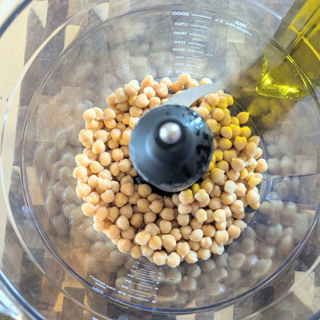 Chickpeas in a food processor