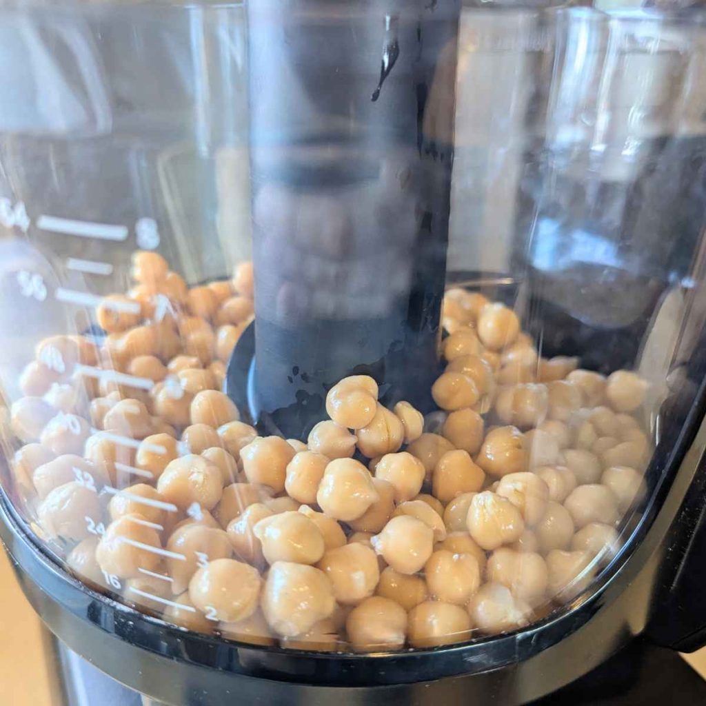 Chickpeas in a food processor