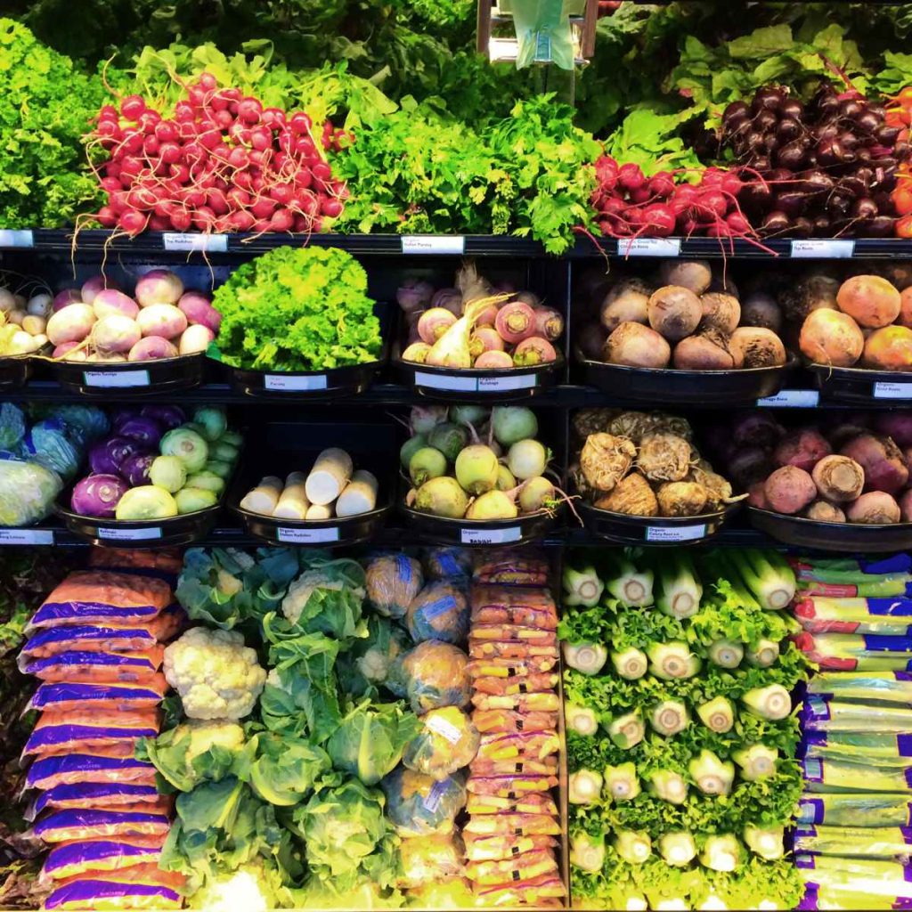 produce in grocery store shelve